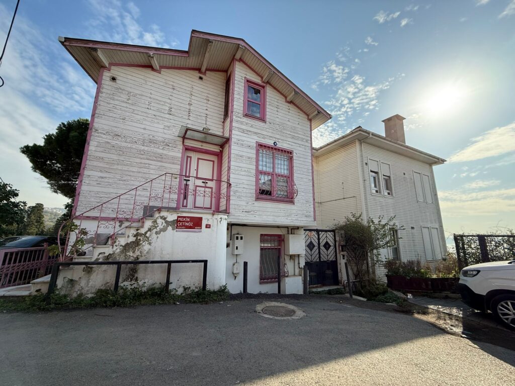 4a051bc7 972b 4ed0 b6ca 885b37943385 Beykoz Satılık Köşk: Boğaz Manzaralı 2 Müstakil Köşk